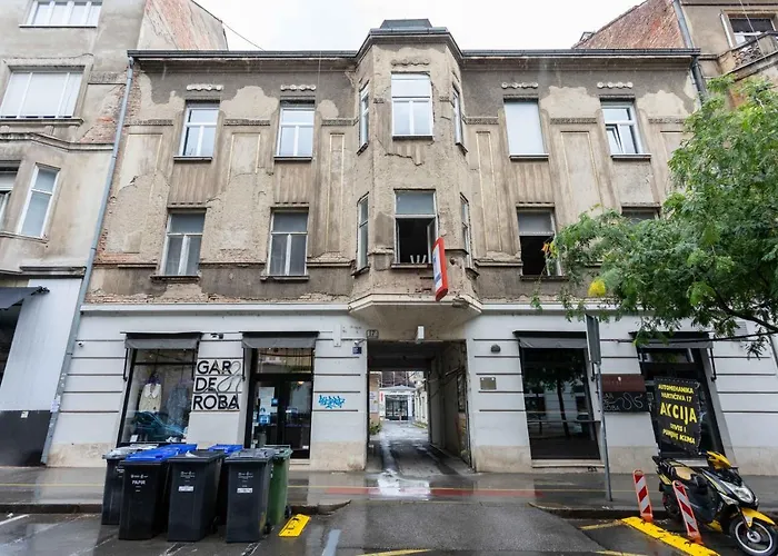 Modern Loft With Gallery In City Center